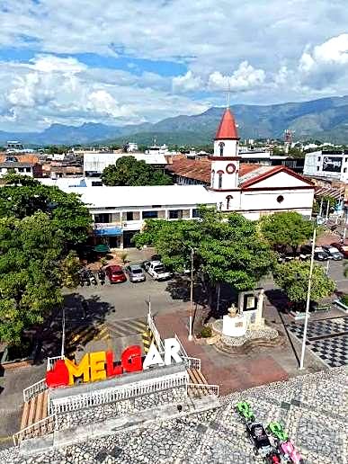 Vista a&eacute;rea de la plaza principal de Melgar, Tolima